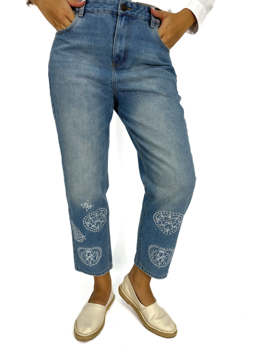 JEAN MOM FIT BORDADO